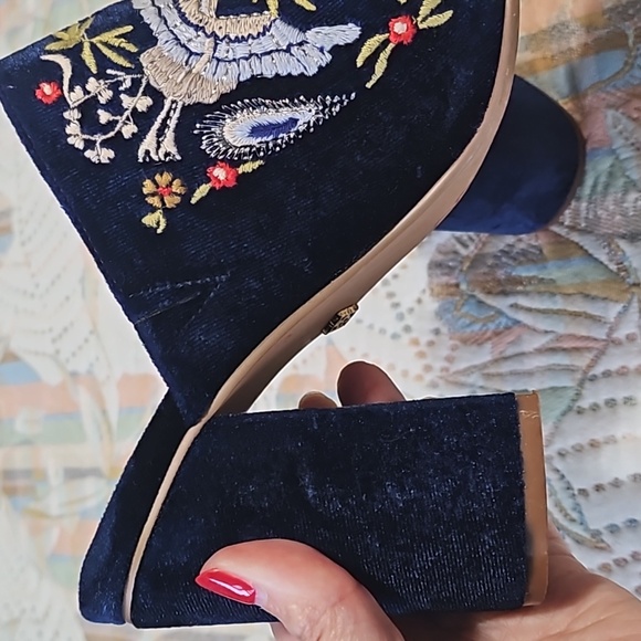Nanette Lepore Marsha Embroidered Mule Heels,size 7.5 ,blue velvet ♥️ - Picture 10 of 17